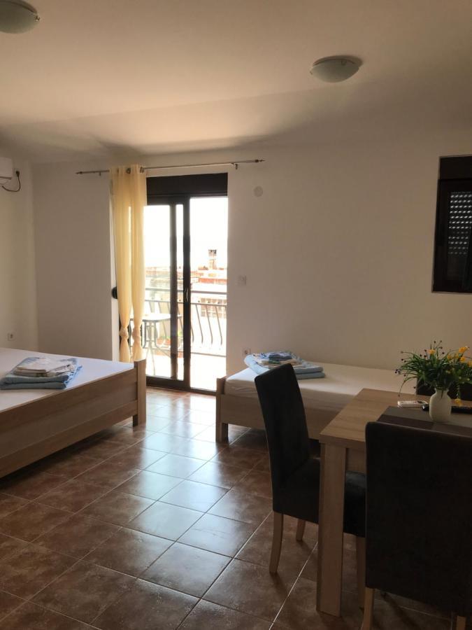 Julija 1 Apartment Igalo Bagian luar foto