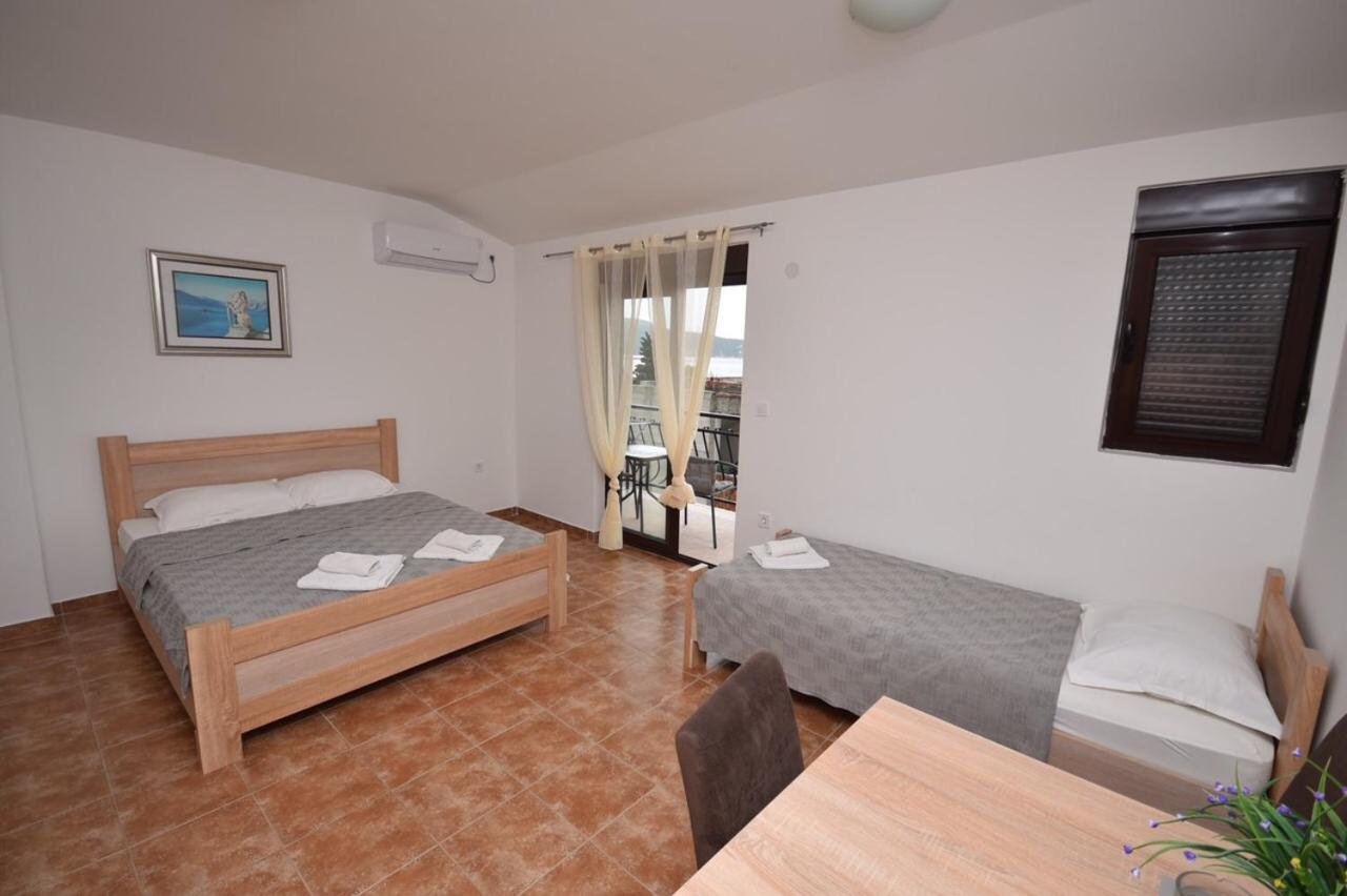 Julija 1 Apartment Igalo Bagian luar foto