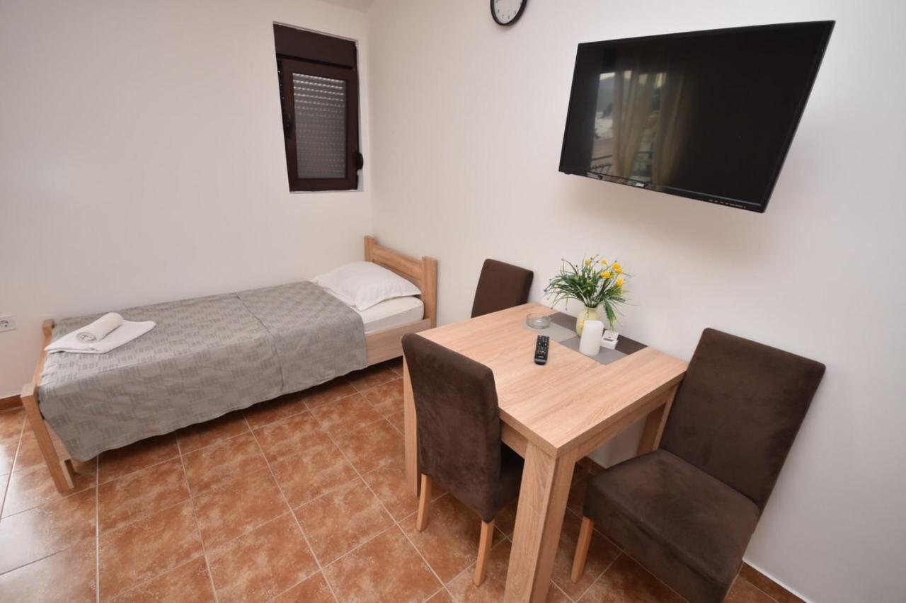 Julija 1 Apartment Igalo Bagian luar foto