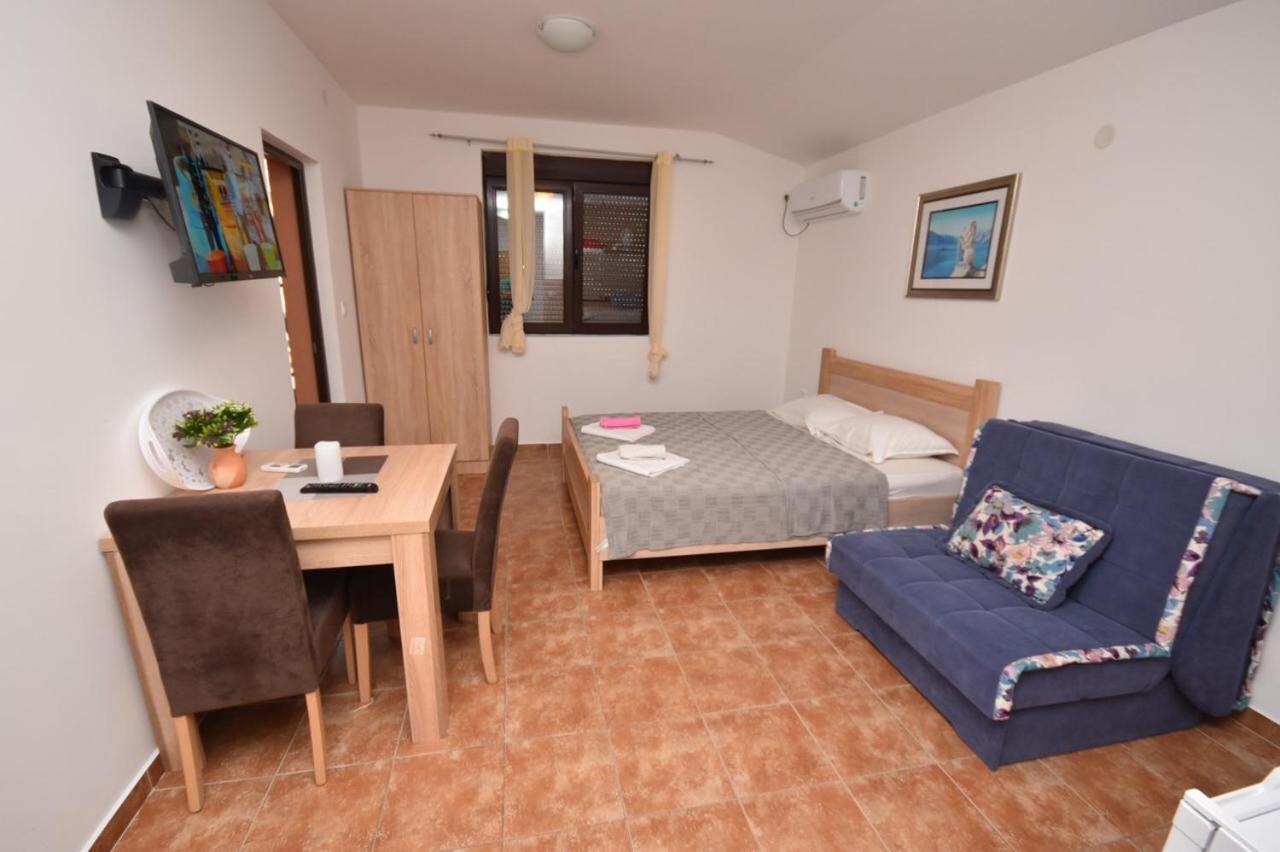 Julija 1 Apartment Igalo Bagian luar foto
