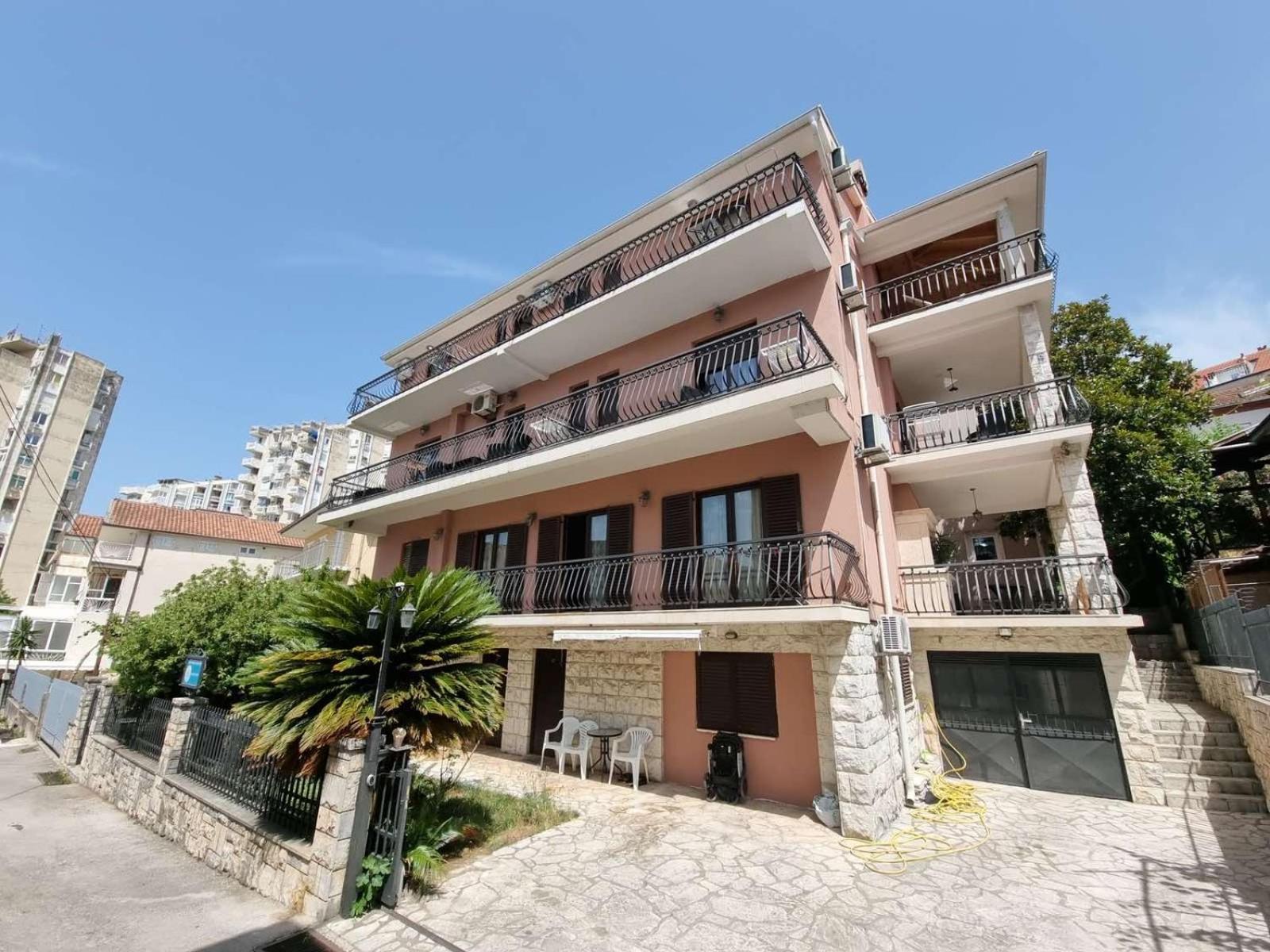 Julija 1 Apartment Igalo Bagian luar foto
